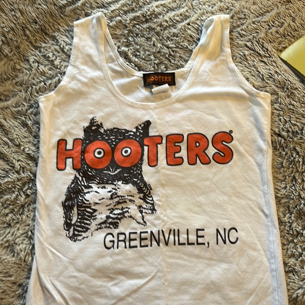 Hooters tank top